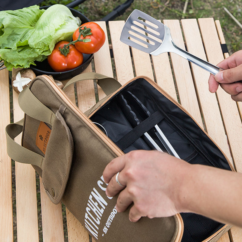 طقم أدوات طهي للتخييم مكون من  - مراجعة Quechua Camping Cooking Set وسعره